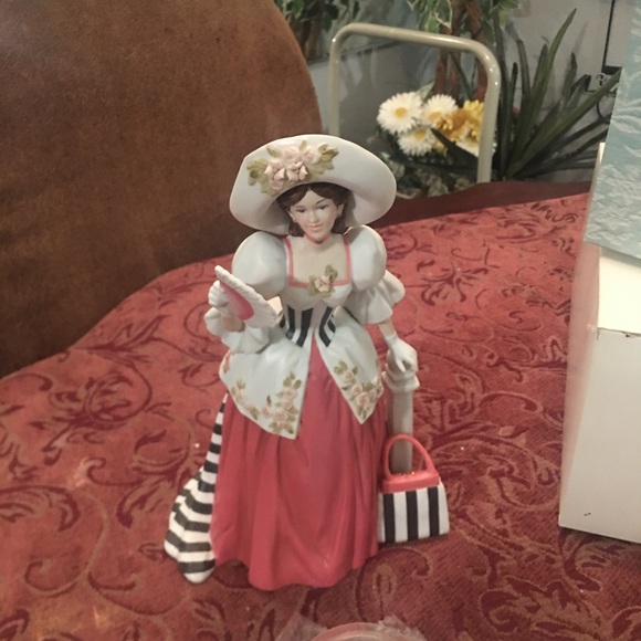 Avon porcelain dolls 1994 95 - Picture 2 of 11